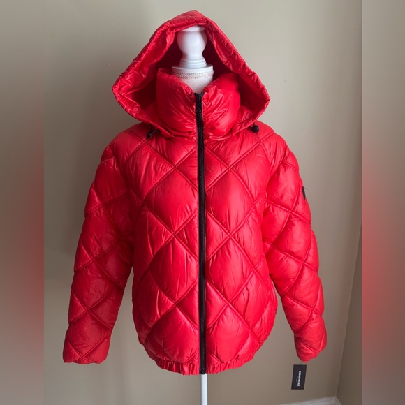 Kenneth Cole Cire Short Exposed Zip Hooded Puffer Jacket in Red NWT, $175 Retail - Picture 3 of 11